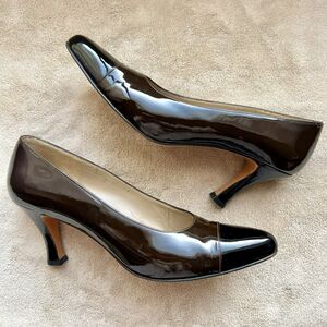 Salvatore Ferragamo Two Tone Brown & Black Patent Leather Cap Toe Pumps 9.5 AA